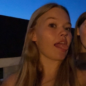 Mira Emilie, Barnevakt i Karmøy