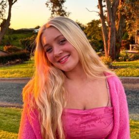 Chantelle, Barnevakt i Nordre Follo