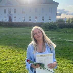 Leah, Barnevakt i Halden