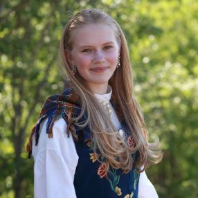 Linnea, Barnevakt i Hønefoss