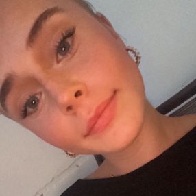 Luna Bryde, Babysitter in Horten