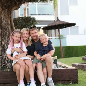 Hildegunn, Familie i Oppegård