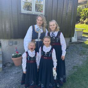 Hannah, Familie i Holmestrand