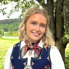 Eli Kristine, Barnevakt i Ås