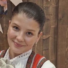 Josefine, Barnevakt i Bergen