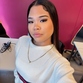 Rheanne, Babysitter in Larvik