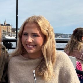 Julie, Babysitter in Oslo