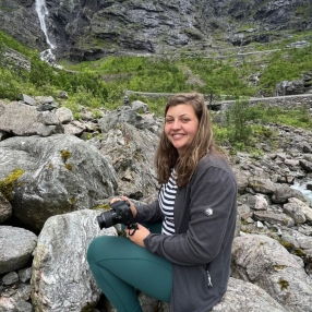 Maeve, Babysitter in Bergen