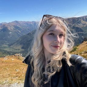 Amelia, Opieka nad dziećmi, Rumia
