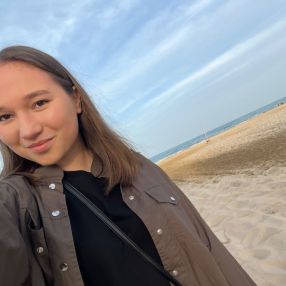 Esther Miriam, Opieka nad dziećmi, Tychy