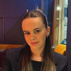 Jamile, Babysitter em Albufeira