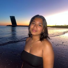 Nuria, Babysitter em Loures