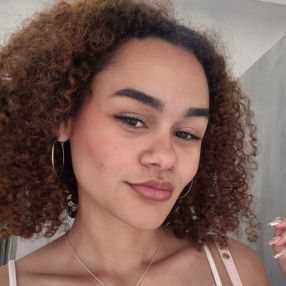 Giovanna, Babysitter em Quarteira