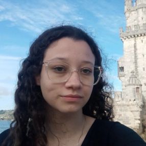 Larissa, Babysitter em Lisboa