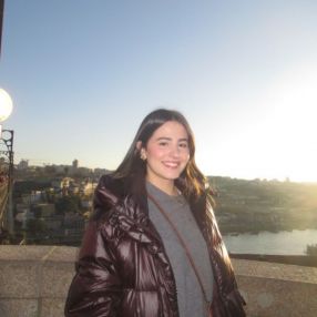 Maria, Babysitter in Guimarães