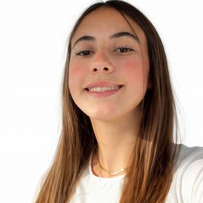 Leonor, Babysitter em Porto Salvo