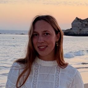 Sara, Babysitter em Odivelas