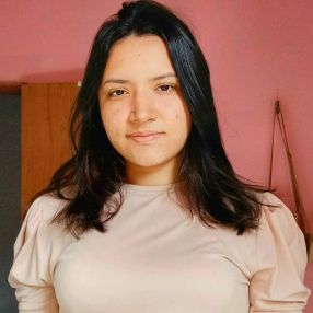 Camily, Babysitter em Alenquer