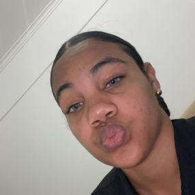 Wilzene, Babysitter em Amora