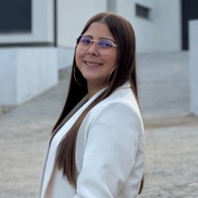 Joana, Babysitter em Penafiel