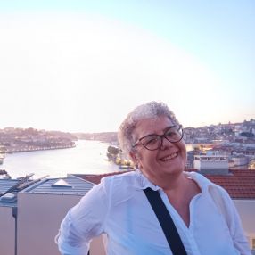 Floripes Lourenço, Babysitter em Quarteira
