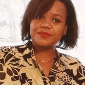 Yolanda, Babysitter em Rio de Mouro