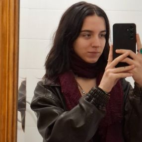 Olívia, Babysitter em Porto