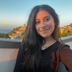 Emília, Babysitter in Funchal