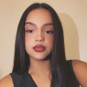 Nicole, Babysitter em Viseu