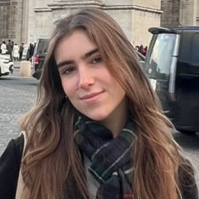 Leonor, Babysitter em Espinho