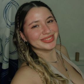 Livia, Babysitter em Faro