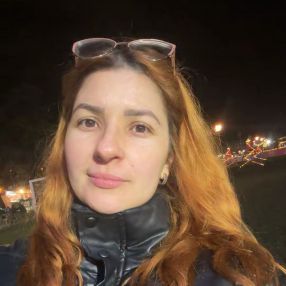 Karen, Babysitter em Almada