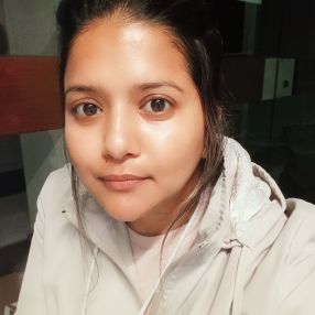 Indira, Babysitter em Lisboa