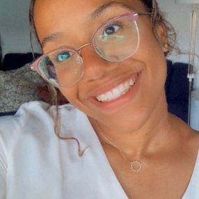 Julie, Babysitter em Moita