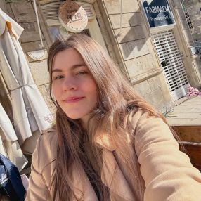 Rebeka, Babysitter em Santo Tirso