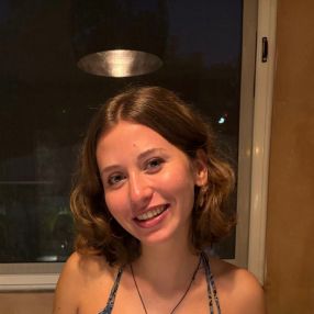 Calena, Babysitter em Carcavelos