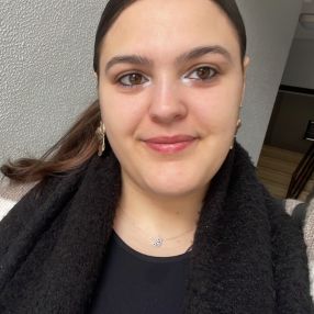 Beatriz, Babysitter em Almada
