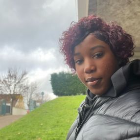 Gisiane, Babysitter em Santa Iria de Azoia