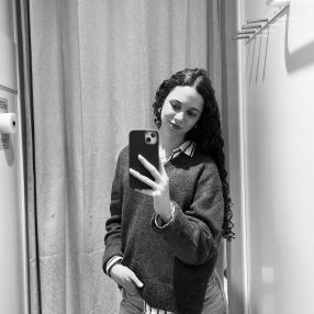 Adriana, Babysitter in Loures