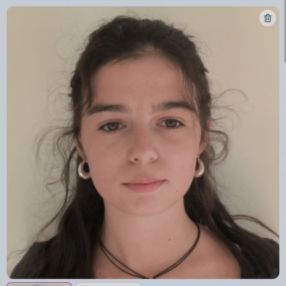 Valentina, Babysitter em Almada