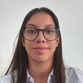 Jéssica, Babysitter em Corroios