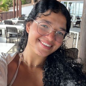 Nathalia, Babysitter em Guimarães