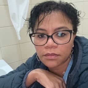 Aline, Babysitter em Almeirim