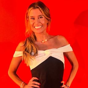 Joana, Babysitter em Estoril
