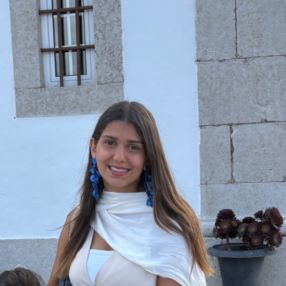 Leonor, Babysitter in Bucelas