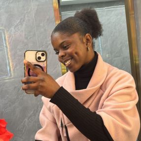 Nelcy, Babysitter em Lisboa