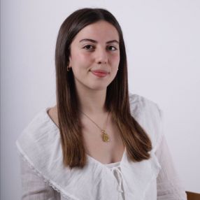 Lia, Babysitter em Loulé