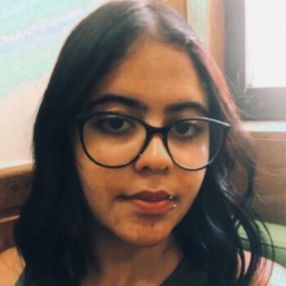 Joyce, Babysitter em Almada