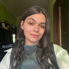 Julia, Babysitter em Coimbra