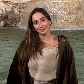 Isabel, Babysitter in Porto